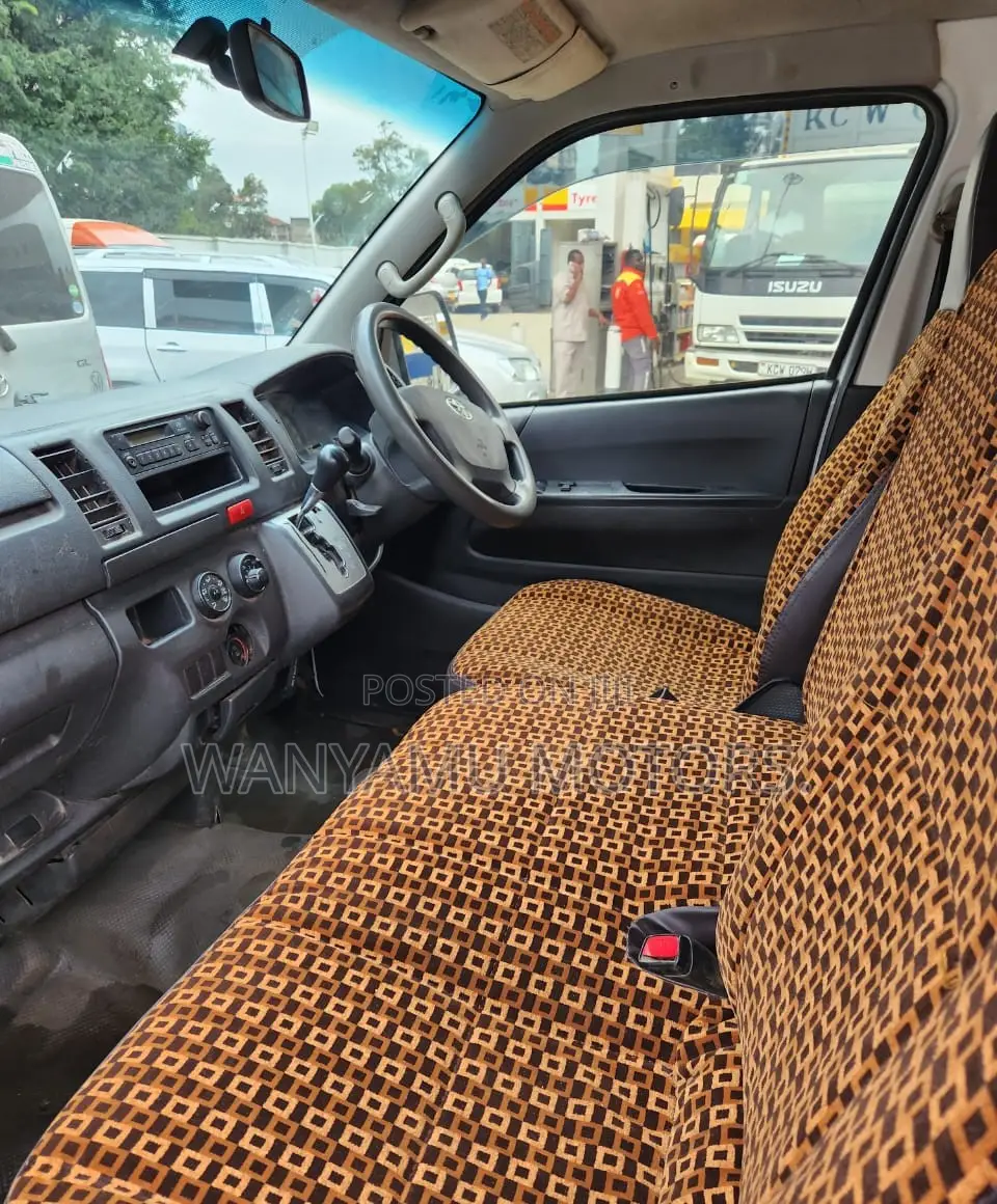 Toyota HiAce 2015 White