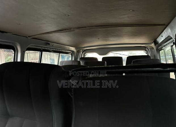 Toyota HiAce 2012 Silver - thumbnail 3