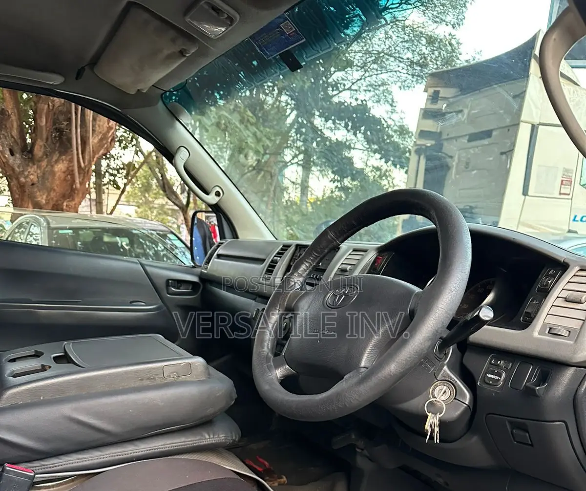 Toyota HiAce 2012 Silver
