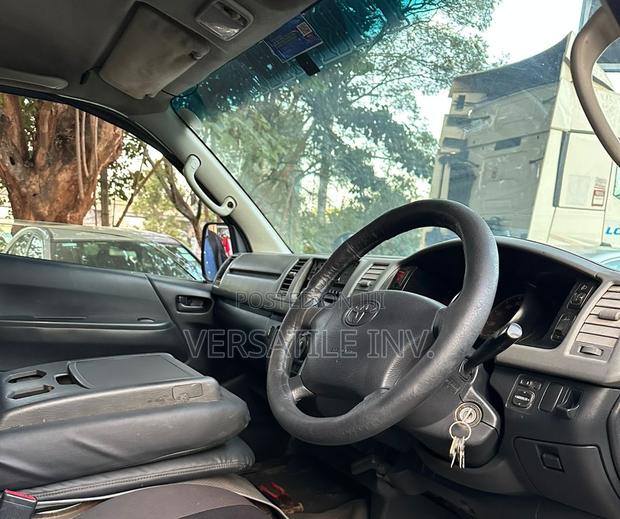 Toyota HiAce 2012 Silver - thumbnail 5