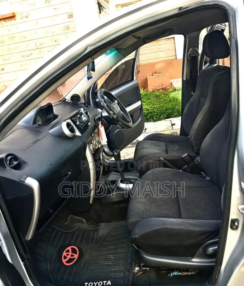 Toyota IST 2005 Silver