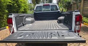 Isuzu D-MAX 2017 White
