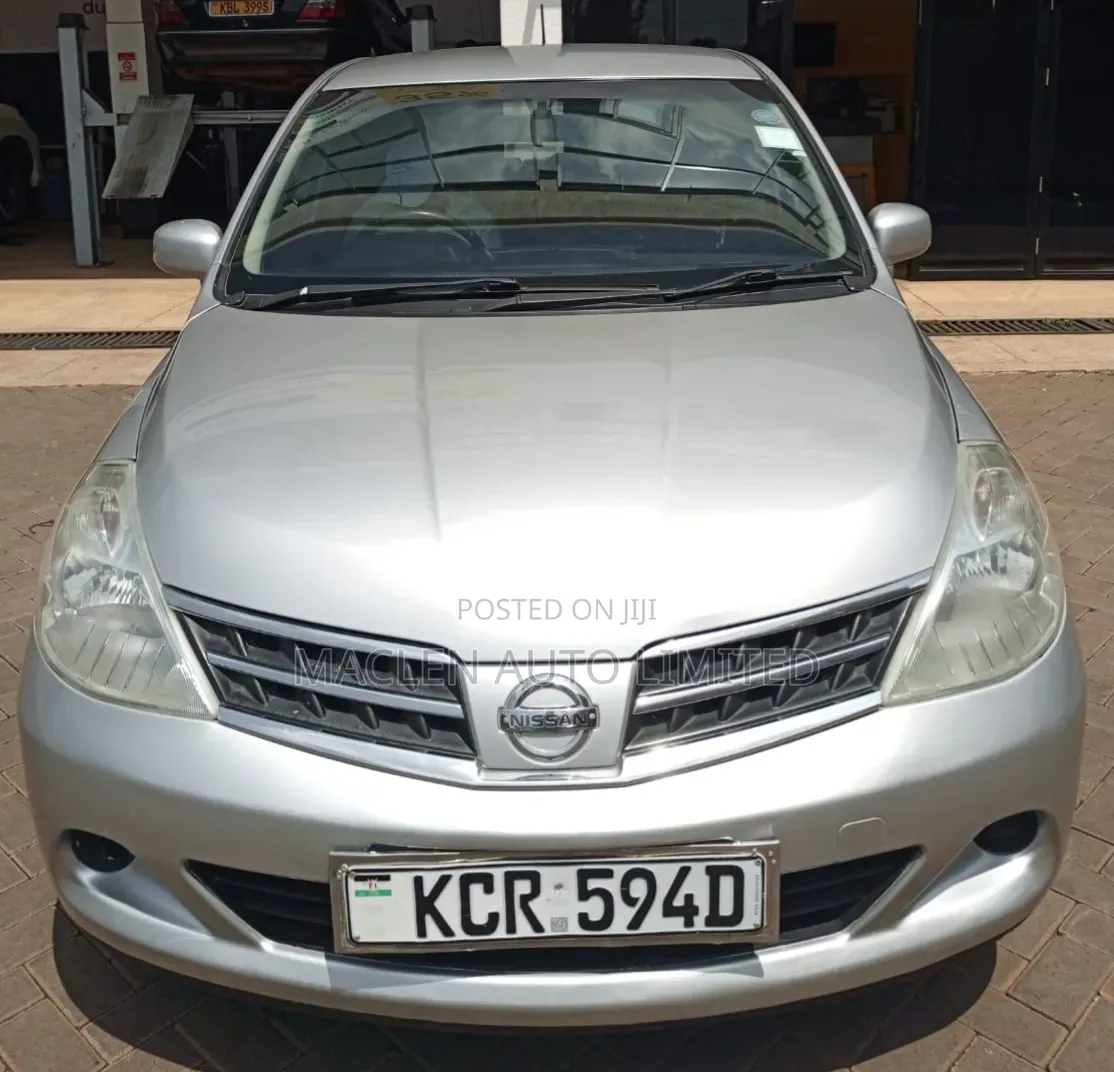 Nissan Tiida 2012 Silver