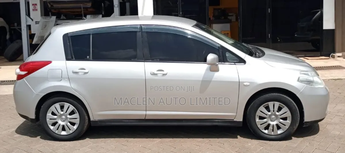 Nissan Tiida 2012 Silver