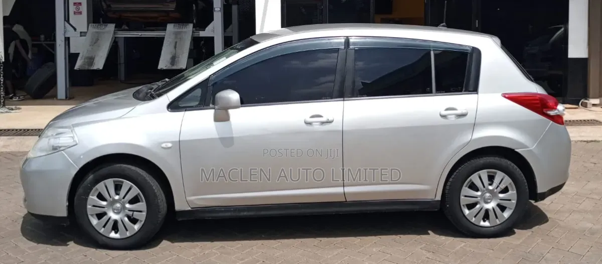 Nissan Tiida 2012 Silver