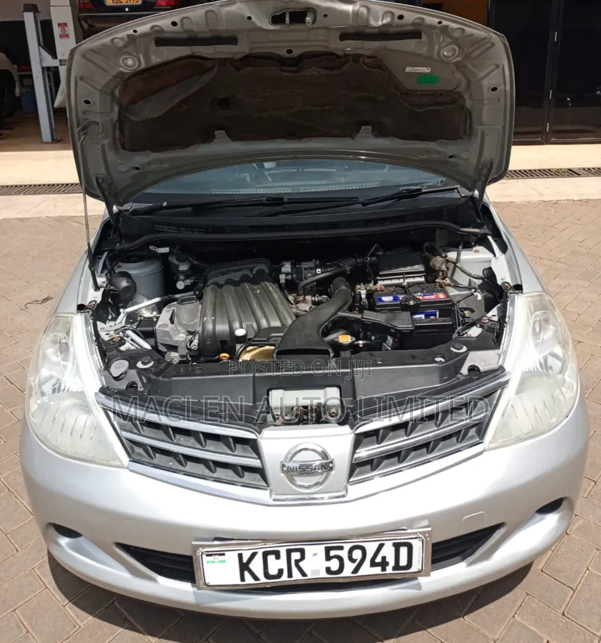 Nissan Tiida 2012 Silver