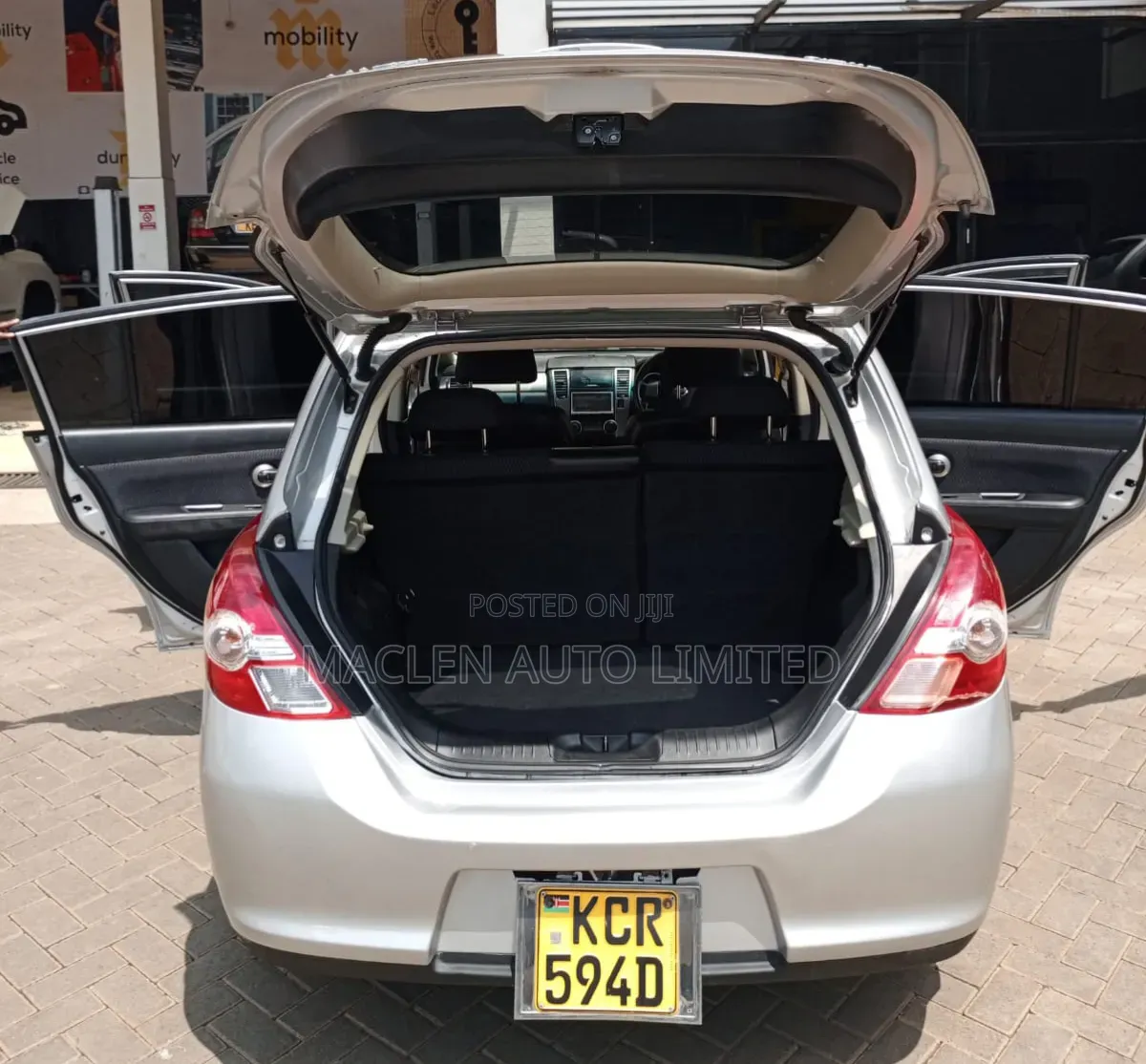 Nissan Tiida 2012 Silver