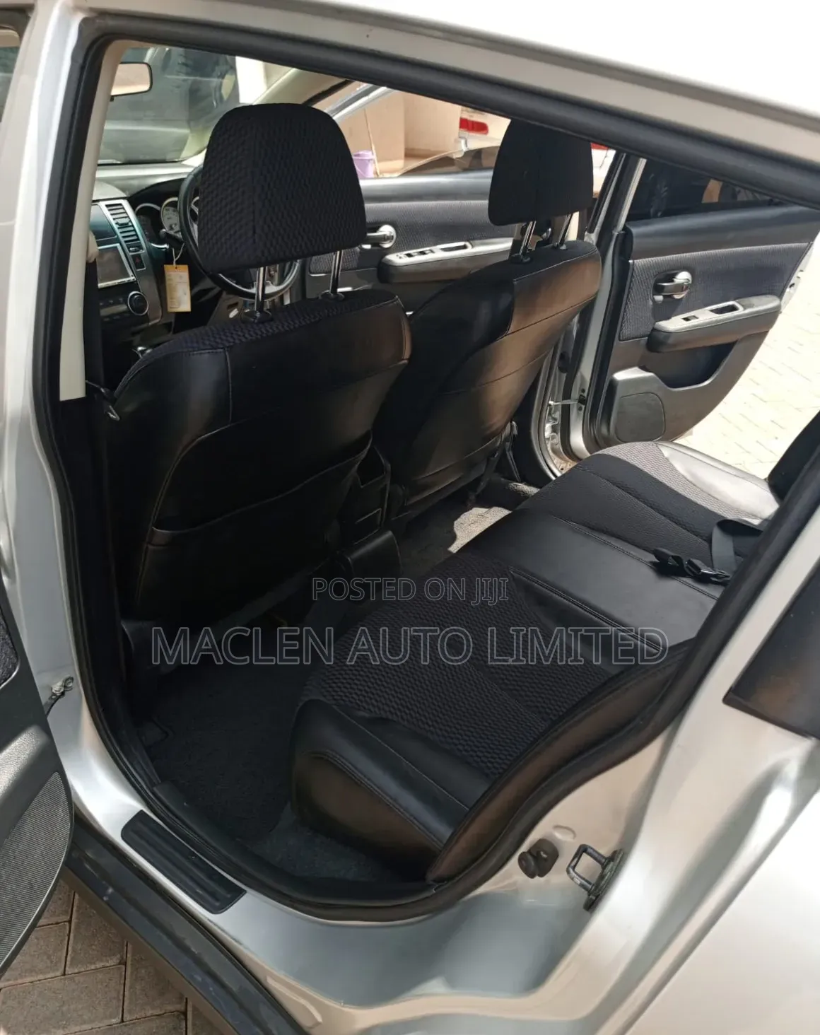 Nissan Tiida 2012 Silver