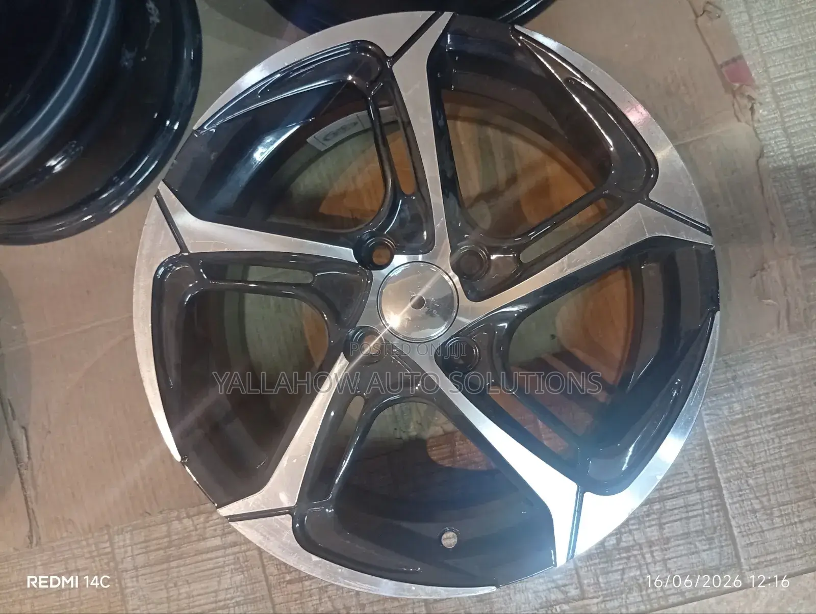15-Inch Dual-Tone Sports Alloy Wheel - Star Design