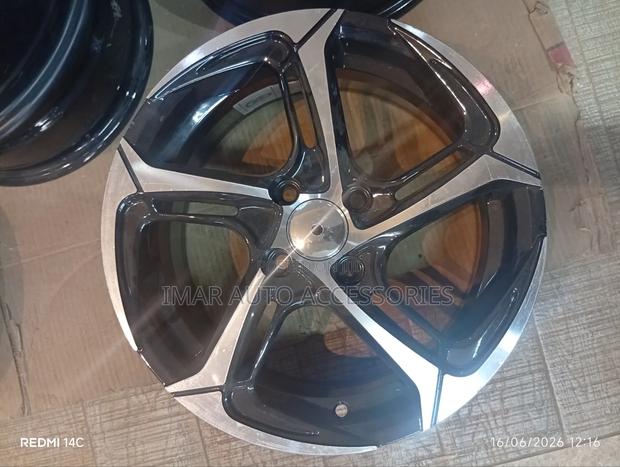 15-Inch Dual-Tone Sports Alloy Wheel - Star Design