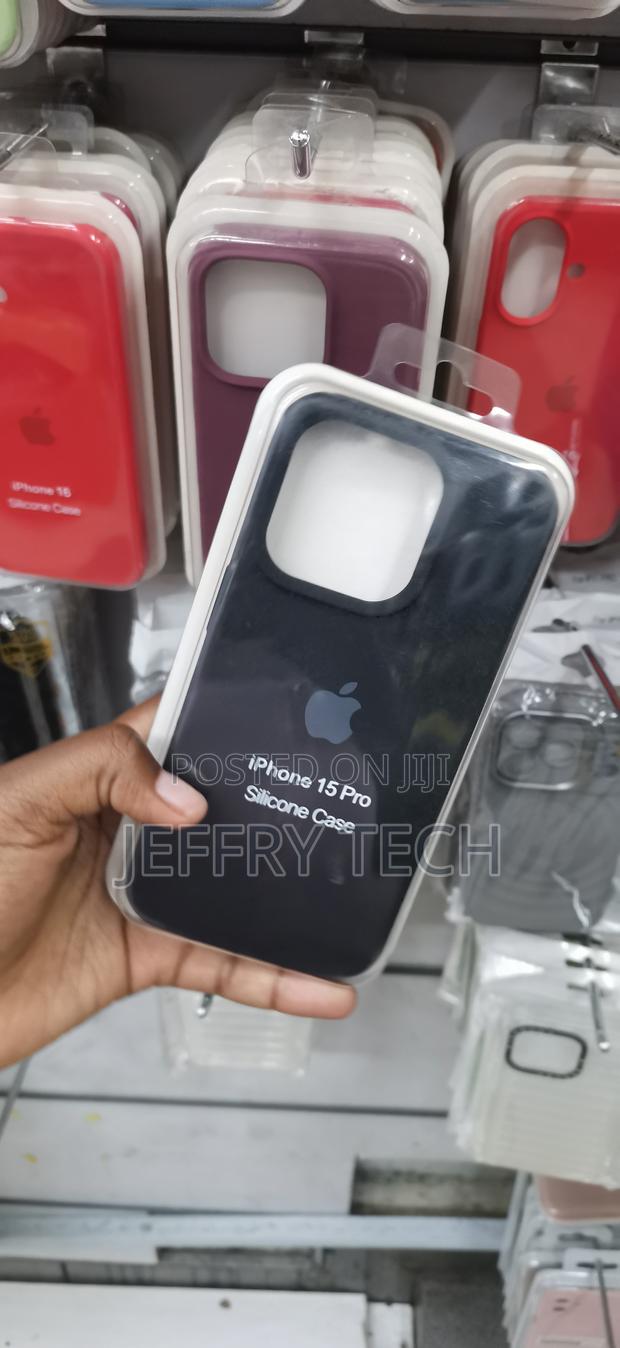 iPhone 15 Pro Sleek, Internal Soft Microfiber Layer Cover - thumbnail 2