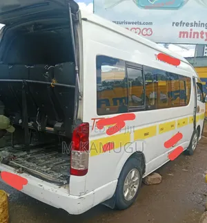 Toyota HiAce 2014 White