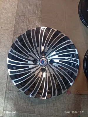 15-Inch HCW Multi-Spoke Racing Wheel - Swirl Design