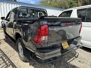 Toyota Hilux 2021 Gray