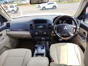 Mitsubishi Pajero 2012 Pearl