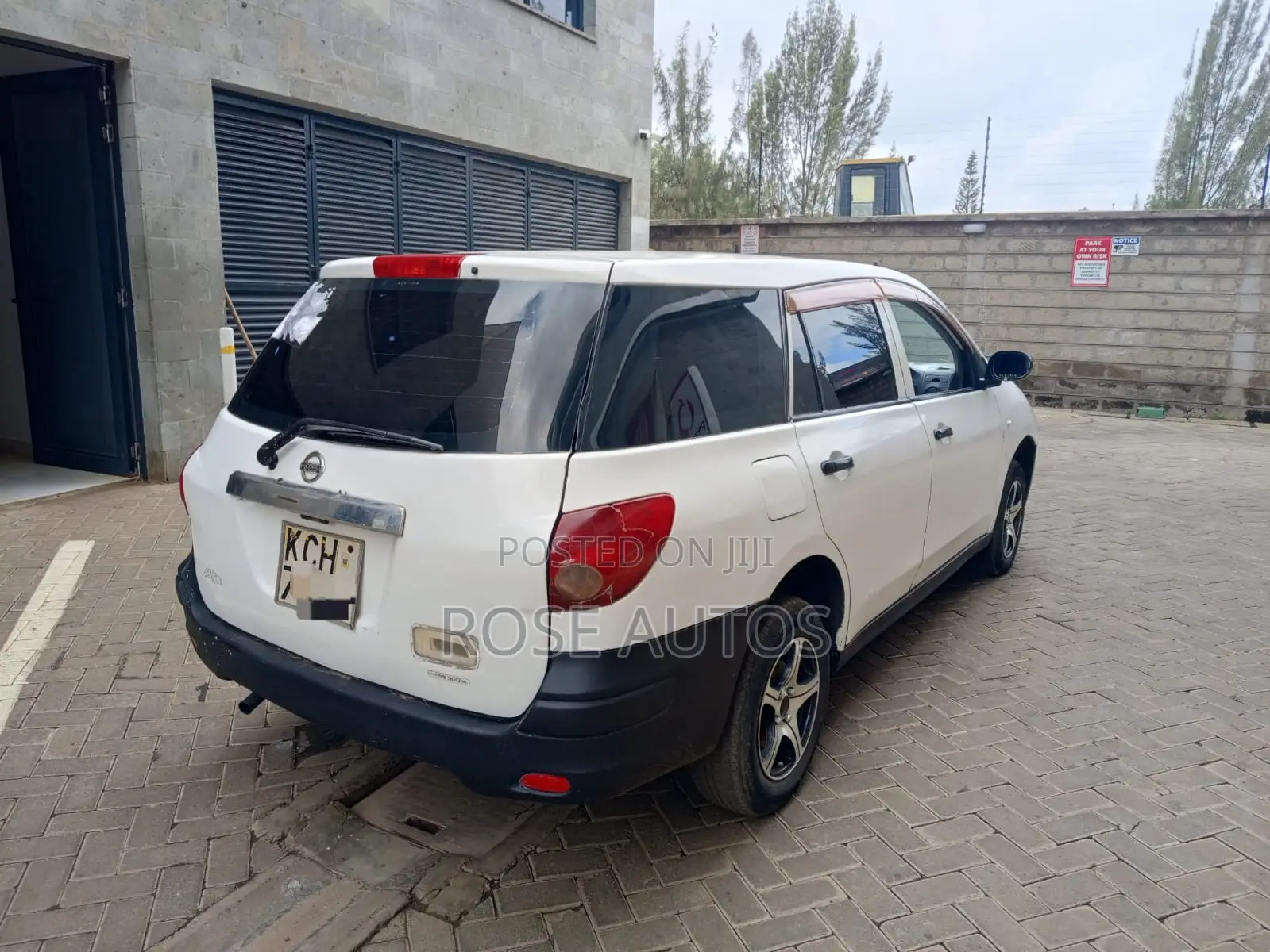 Nissan Advan 2009 White