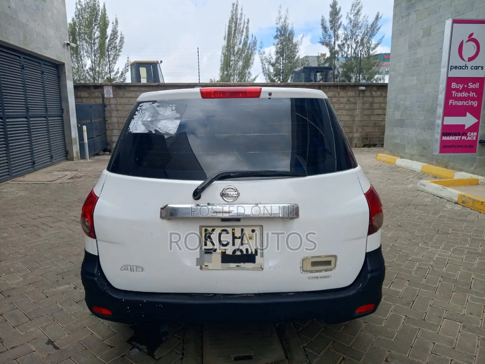 Nissan Advan 2009 White