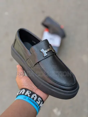 Black Rn Laceless Casual Sneakers