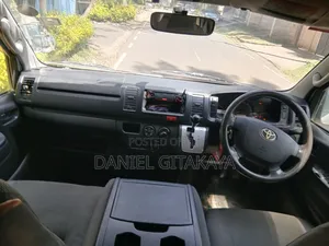 Toyota HiAce 2015 White