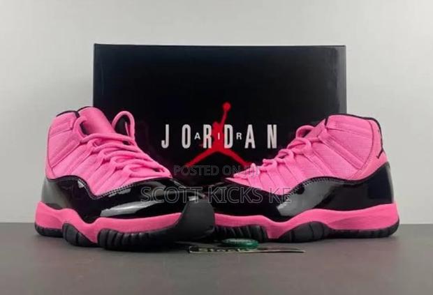 Air Jordan 11 Black Pink