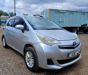 Toyota Ractis 2011 Silver