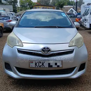 Toyota Ractis 2011 Silver