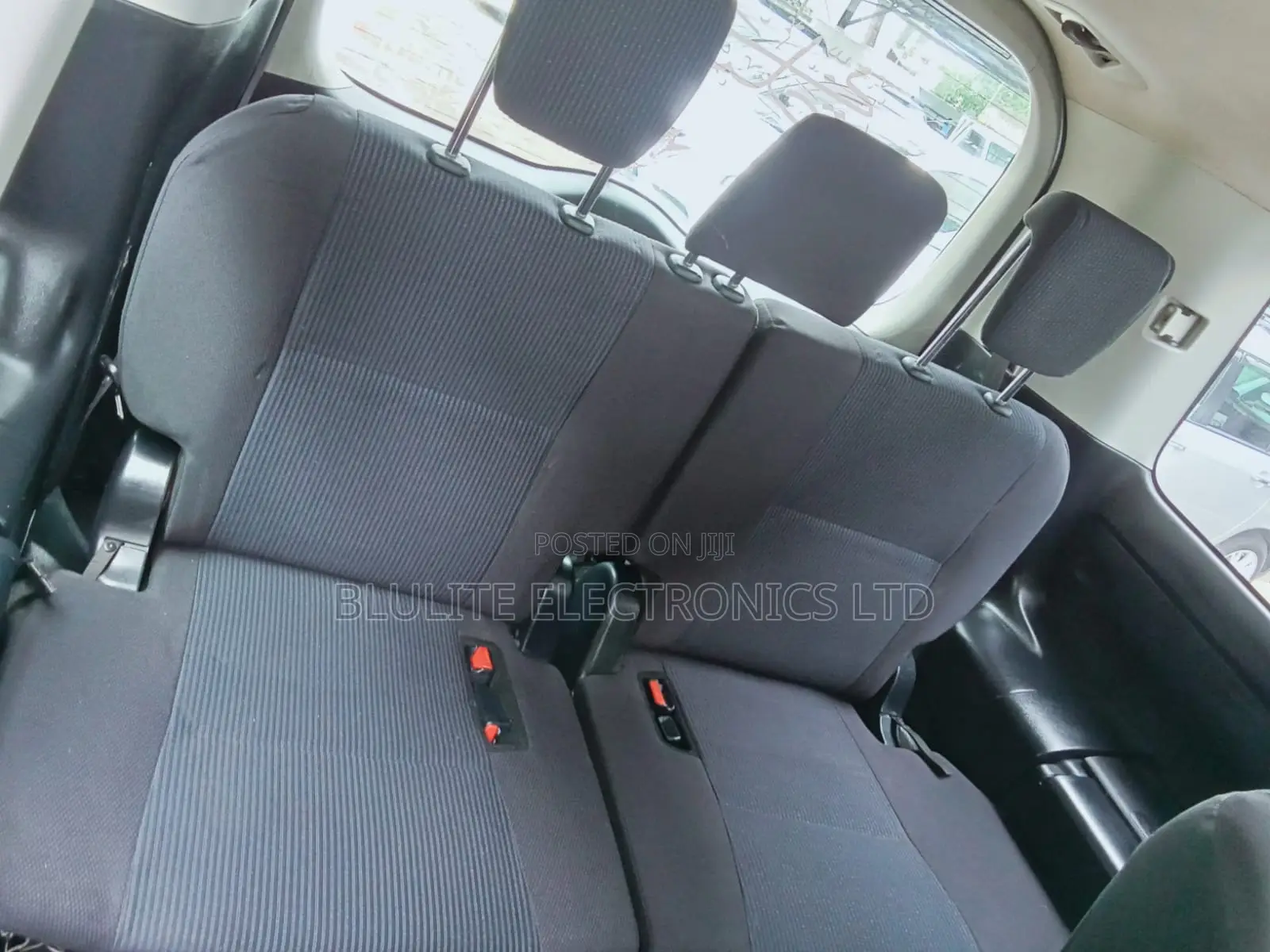Toyota Noah 2017 Silver