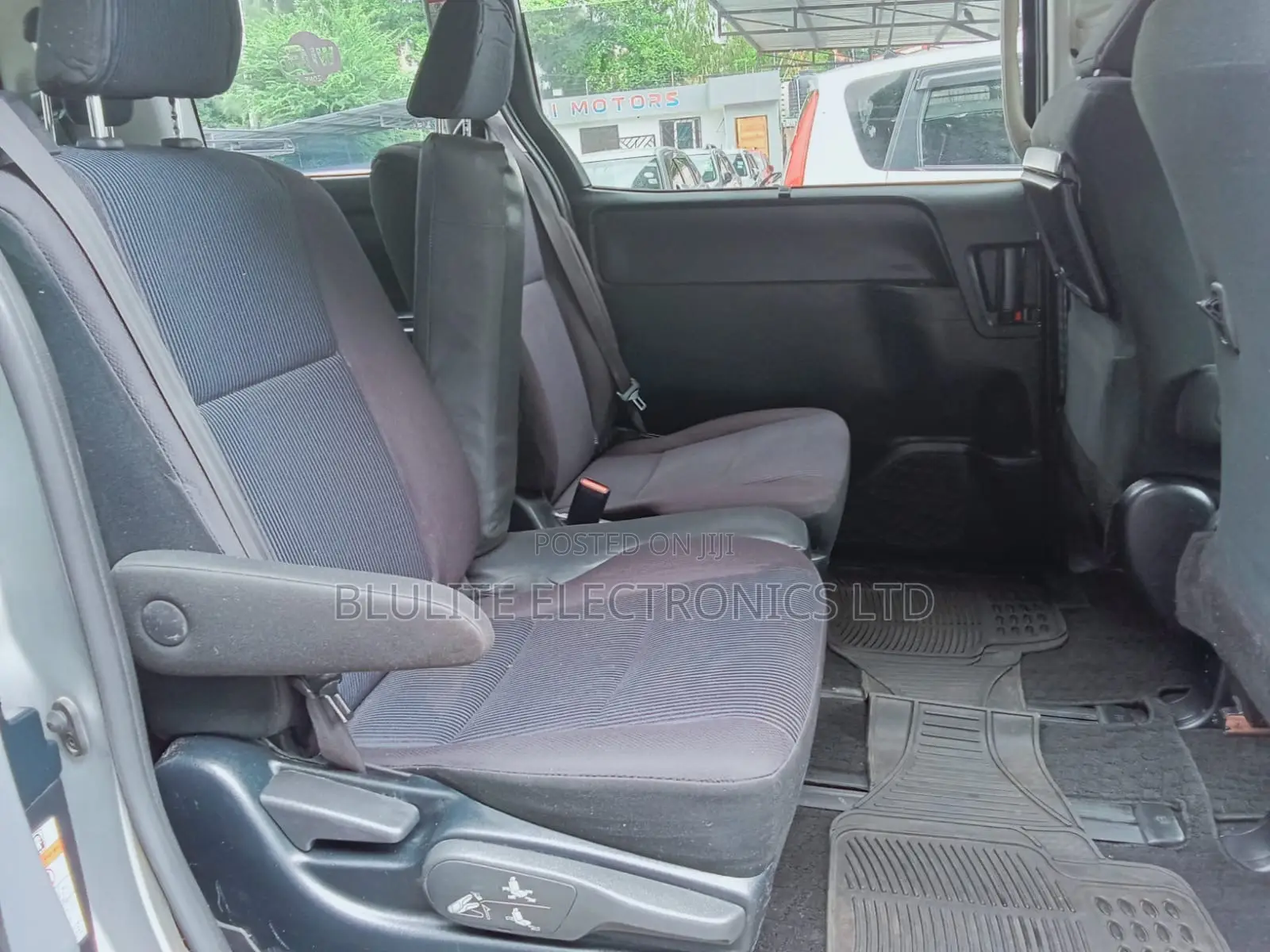 Toyota Noah 2017 Silver