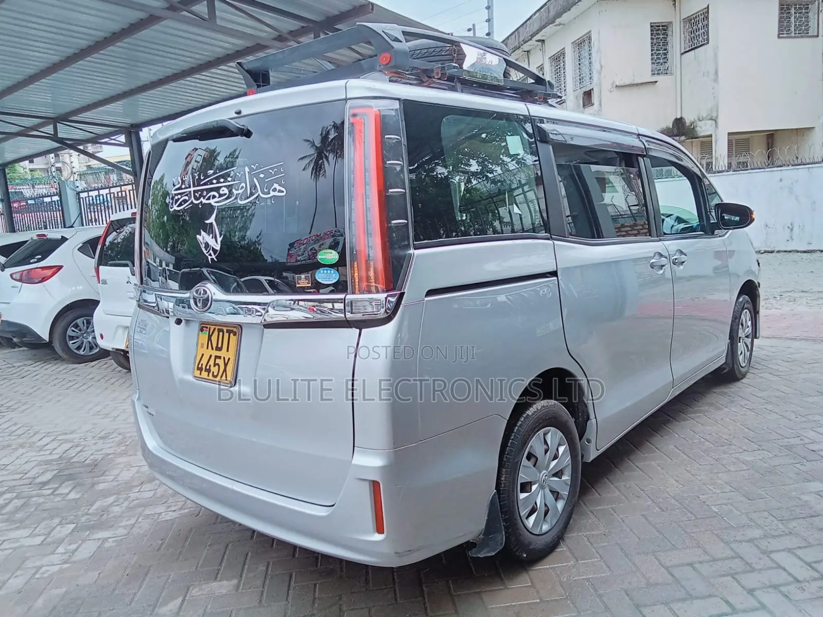 Toyota Noah 2017 Silver