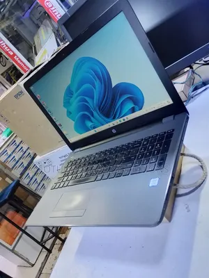 Laptop HP 15-dw1197nia 8GB Intel Core i3 SSD 256GB