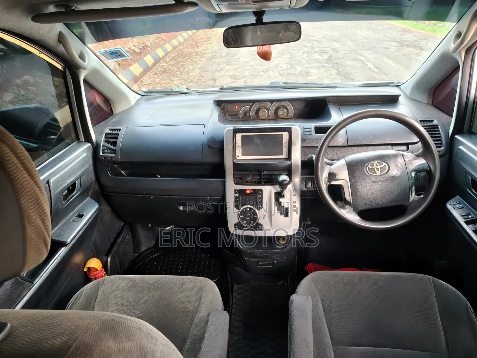 Toyota Noah 2013 Silver