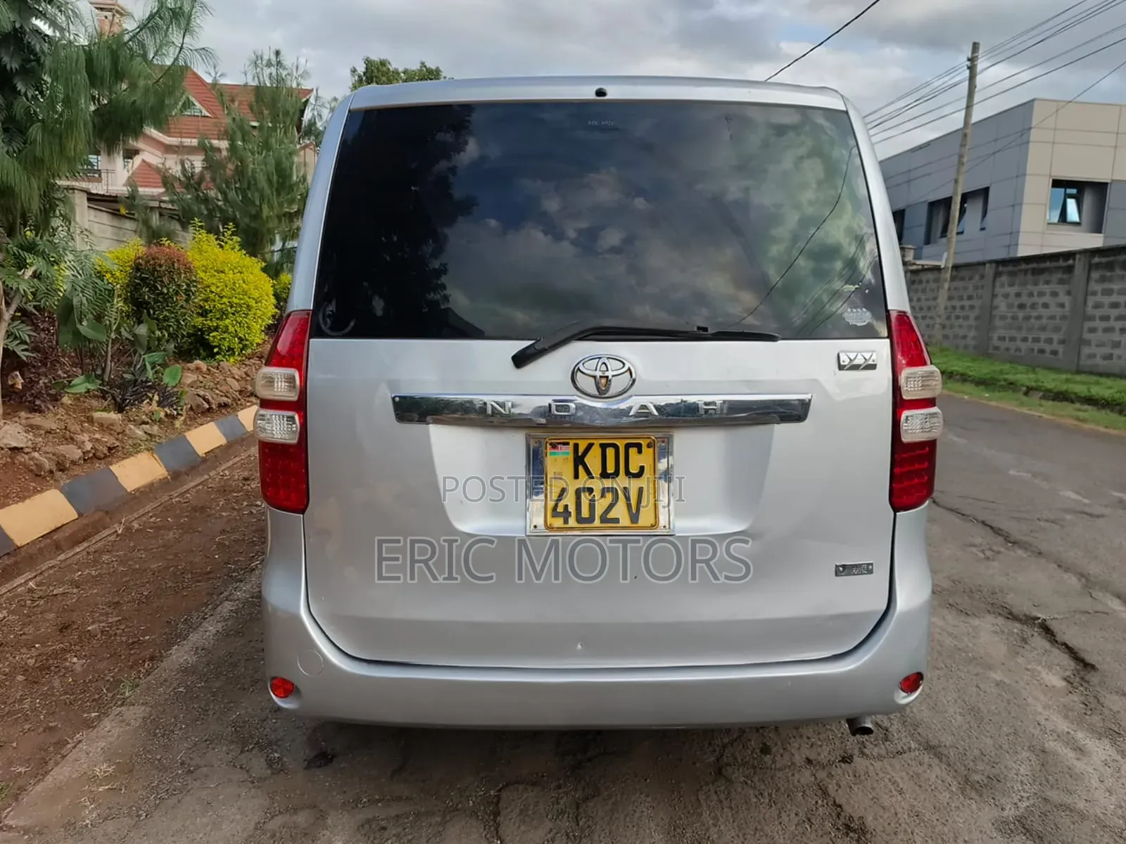 Toyota Noah 2013 Silver