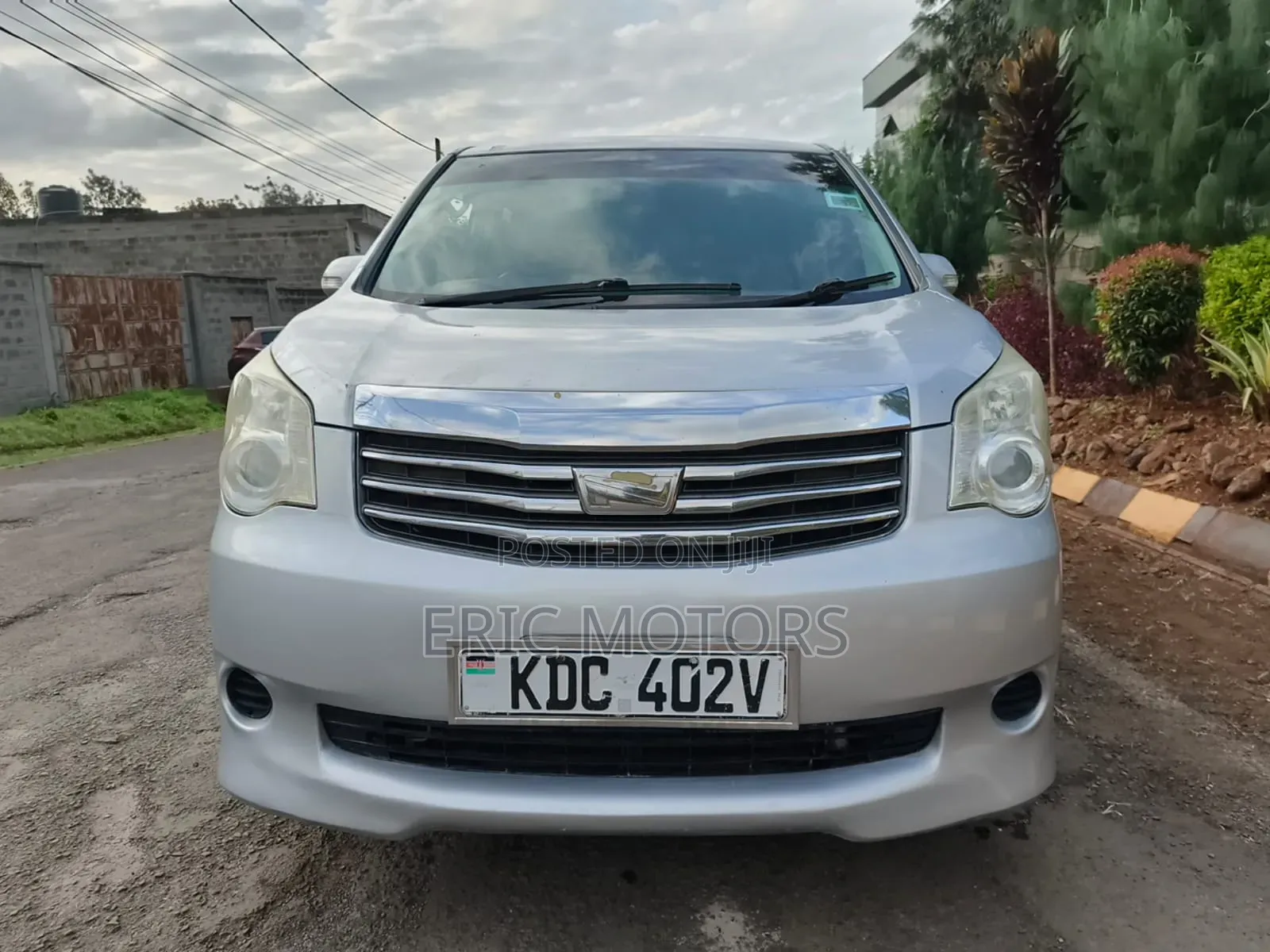 Toyota Noah 2013 Silver