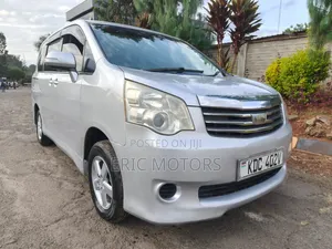 Toyota Noah 2013 Silver