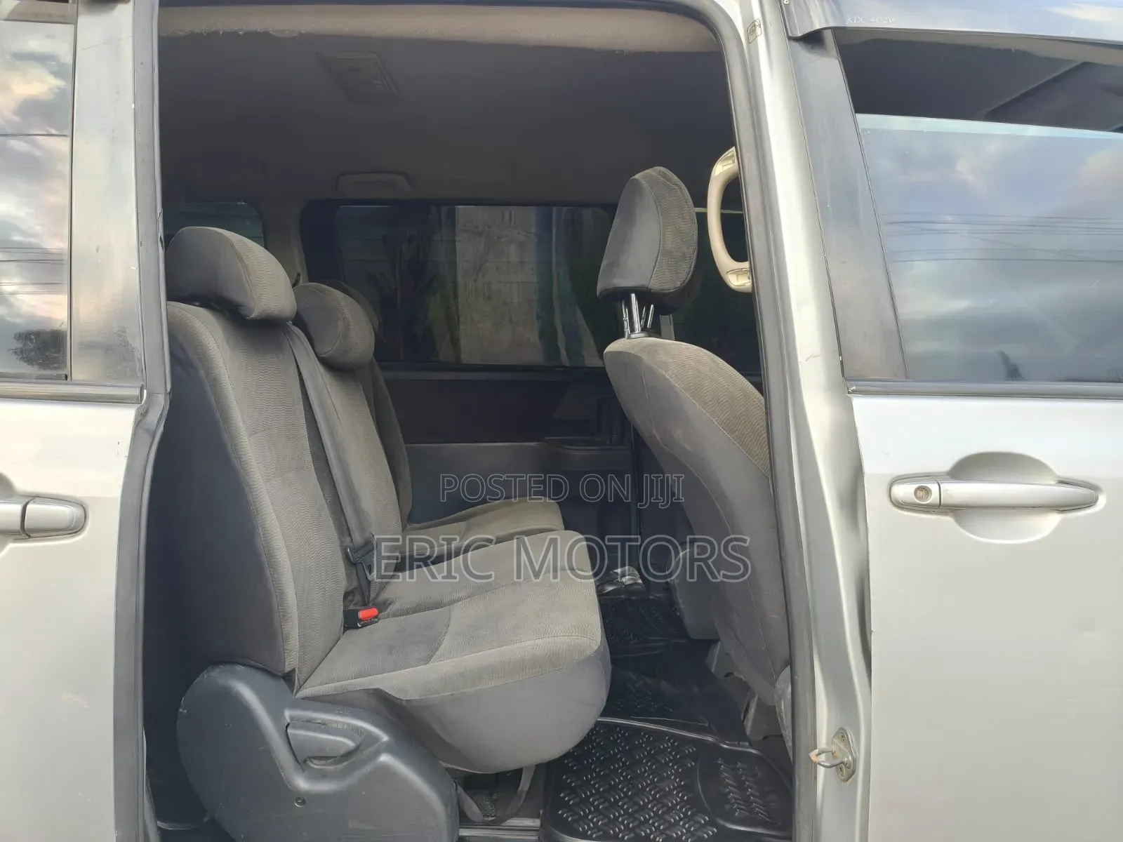 Toyota Noah 2013 Silver