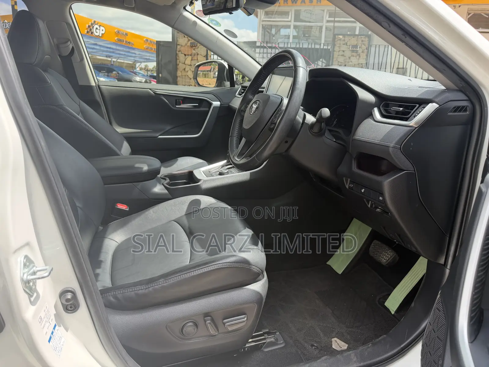 Toyota RAV4 XLE Premium AWD 2019 White