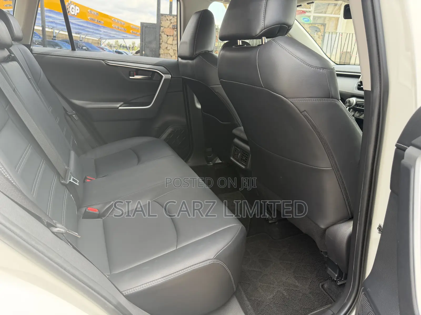 Toyota RAV4 XLE Premium AWD 2019 White