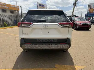 Toyota RAV4 XLE Premium AWD 2019 White