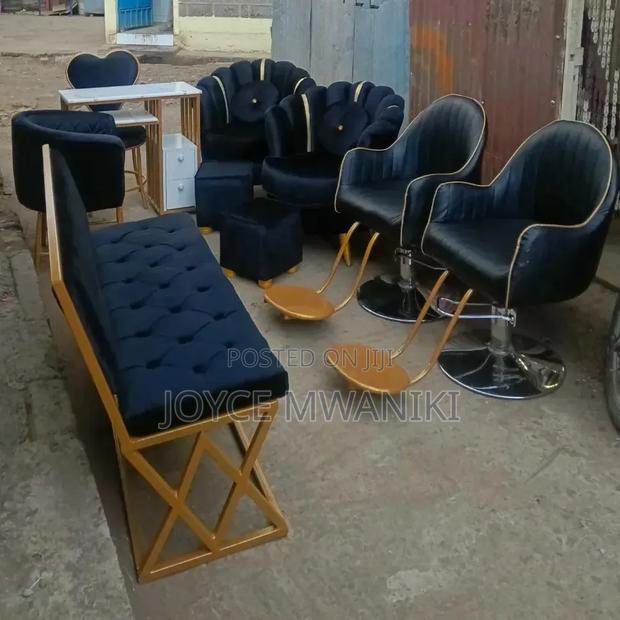 1 Manicure Set, 2 Pedicure Seats, 2 Salon Seats and a Waiting - thumbnail 2