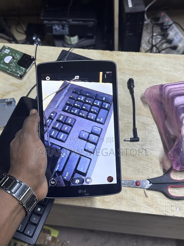 LG G Pad 10.1 16 GB Gray - thumbnail 2