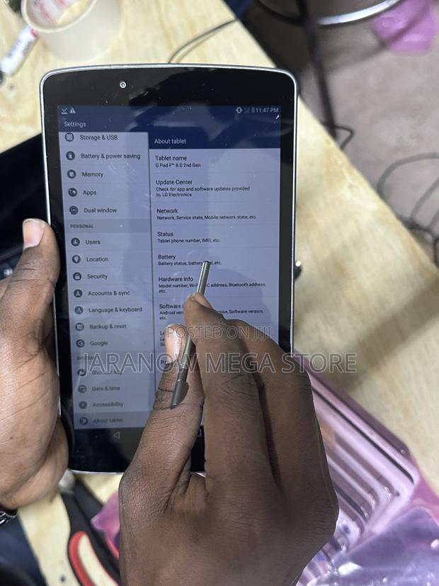 LG G Pad 10.1 16 GB Gray - thumbnail 3