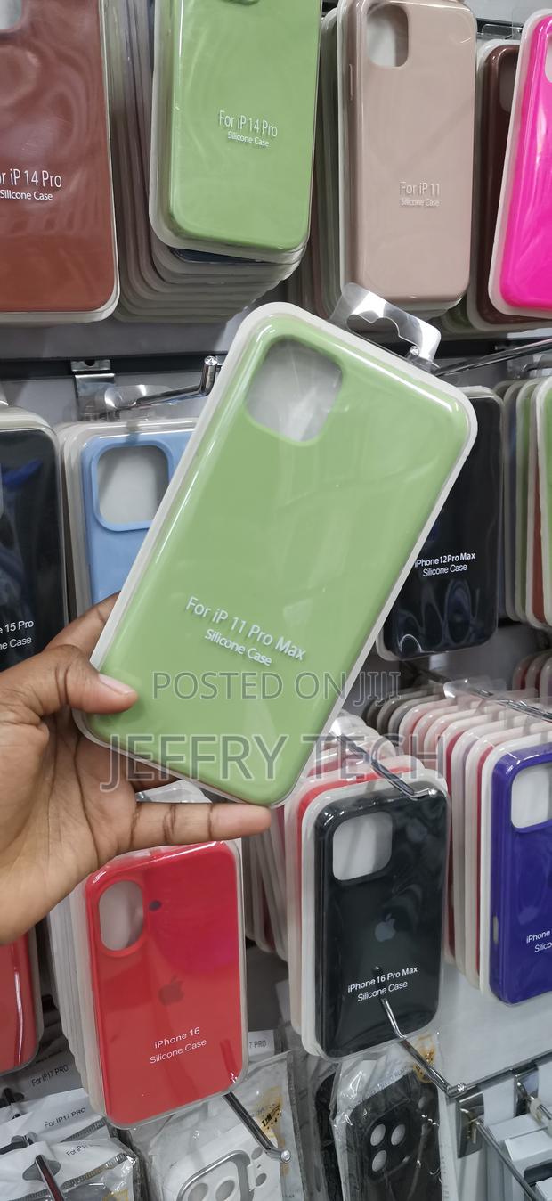 iPhone 11 Pro Max, Smooth, Matte Exterior Case-Green - thumbnail 2