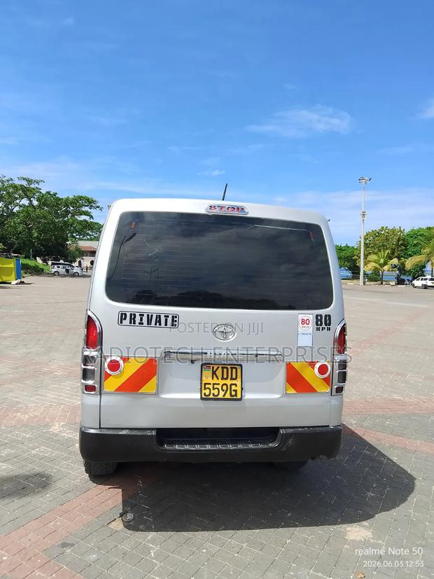 Toyota HiAce 2013 Silver - thumbnail 2