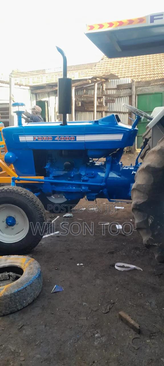 Ford 4000 2 Wheel Tractor - thumbnail 4
