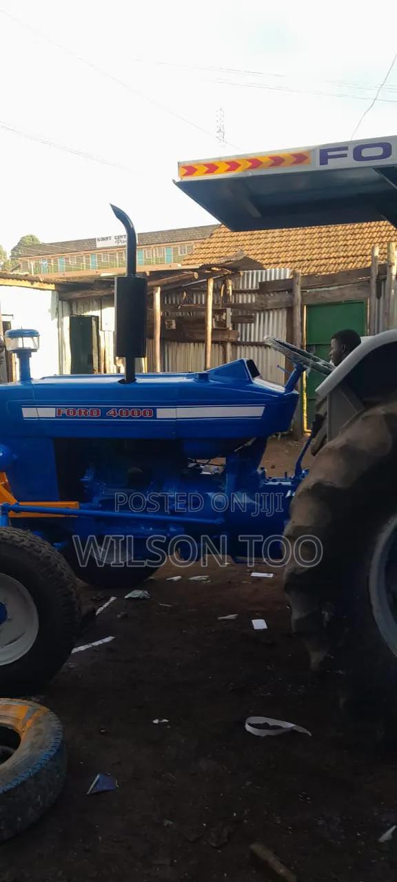 Ford 4000 2 Wheel Tractor - thumbnail 6