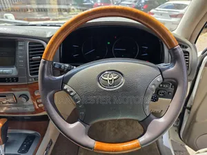 Toyota Land Cruiser 2005 White