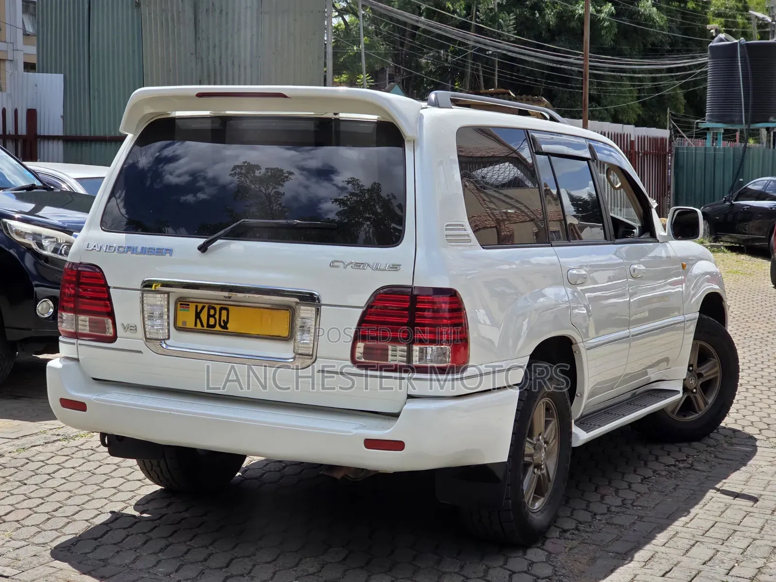 Toyota Land Cruiser 2005 White