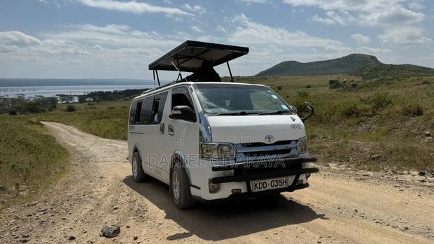 Toyota HiAce 2014 White - thumbnail 2
