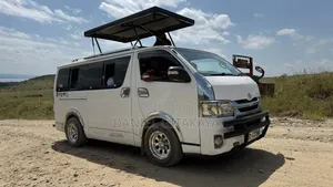 Toyota HiAce 2014 White