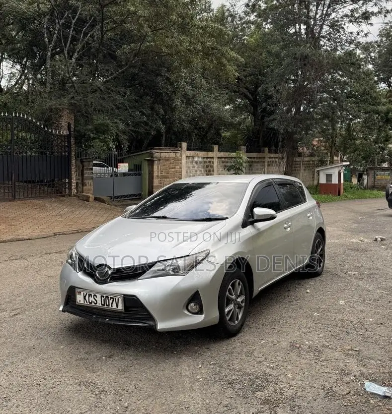 Toyota Auris 2013 Silver